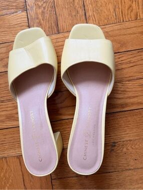 Chinese Laundry Yellow Open-Toe Slide Heels - sz 9